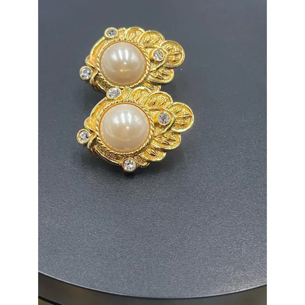 Vintage KJL for Avon "Renaissance Collection" Faux‎ Pearl Clip On Earrings - Picture 8 of 15